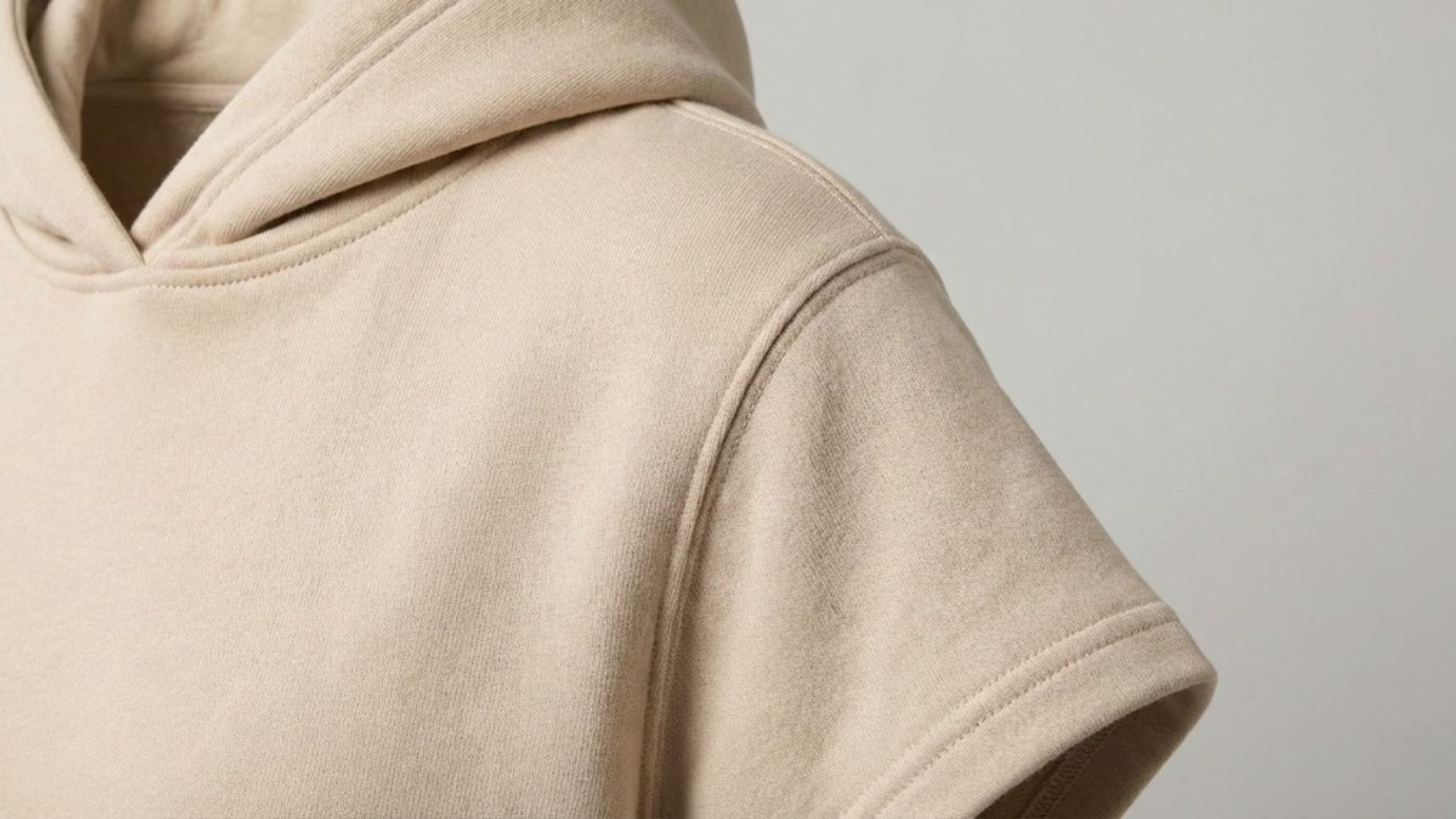 Molde em PDF gratuito de cropped com capuz com acabamento profissional