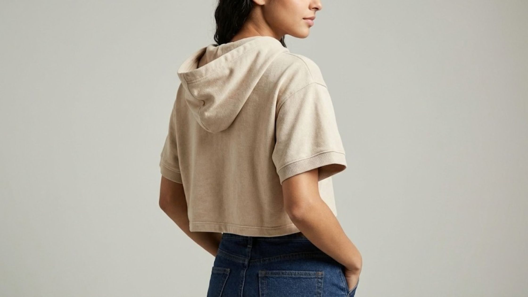 Molde em PDF gratuito de cropped com capuz com modelagem profissional