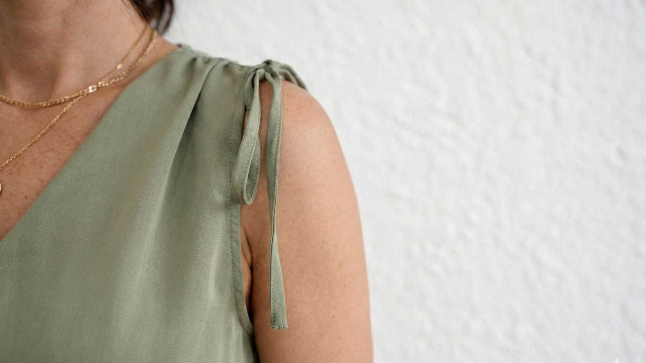 Molde em PDF gratuito blusa túnel no ombro com detalhe de amarração