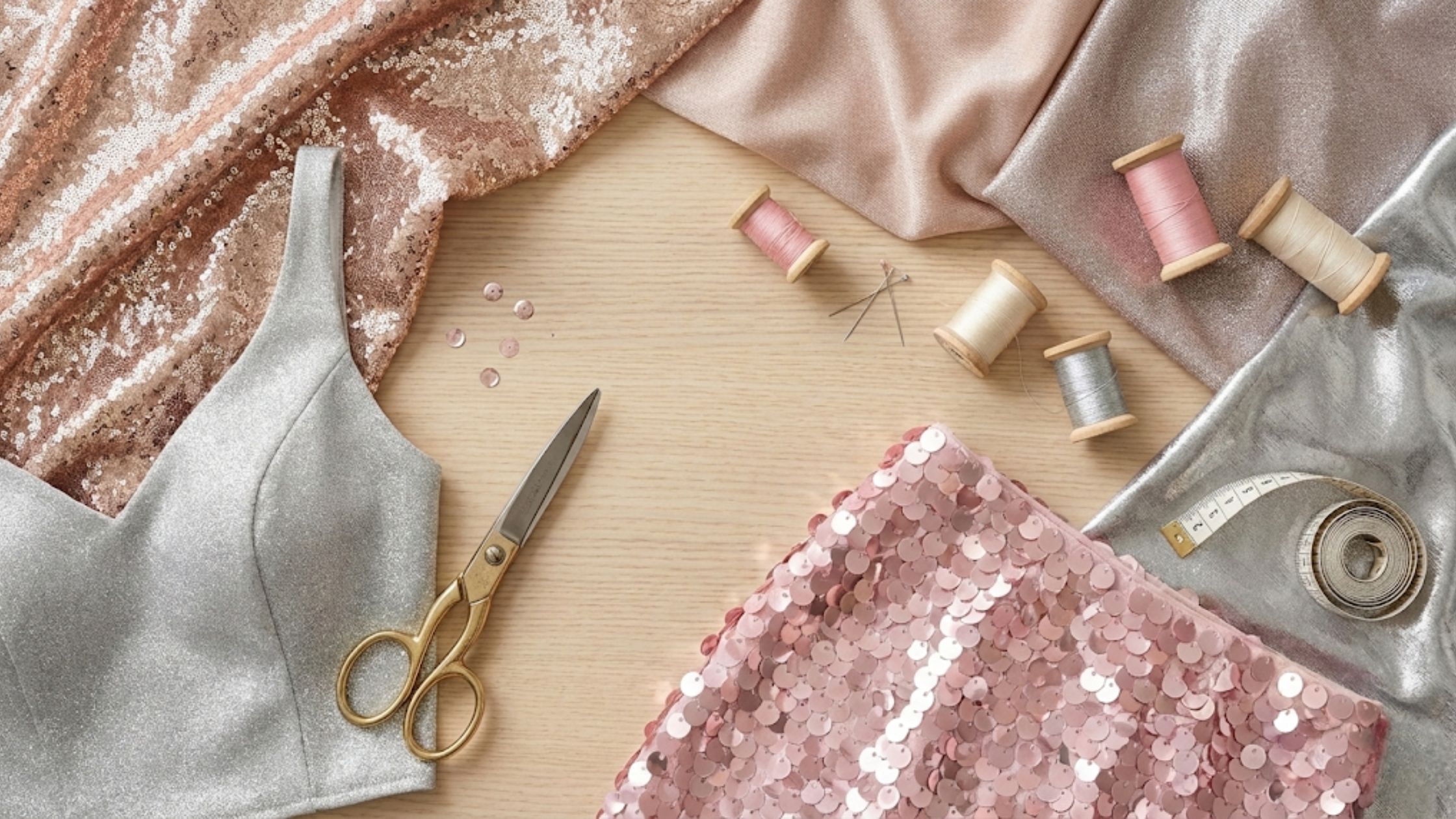 Molde em PDF Conjunto Folia Carol com tecidos de paetê e lurex para moda festa